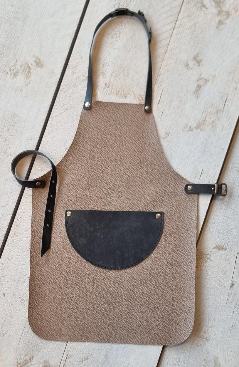 Children's apron - 2730 from 2 years with adjustable safety closure