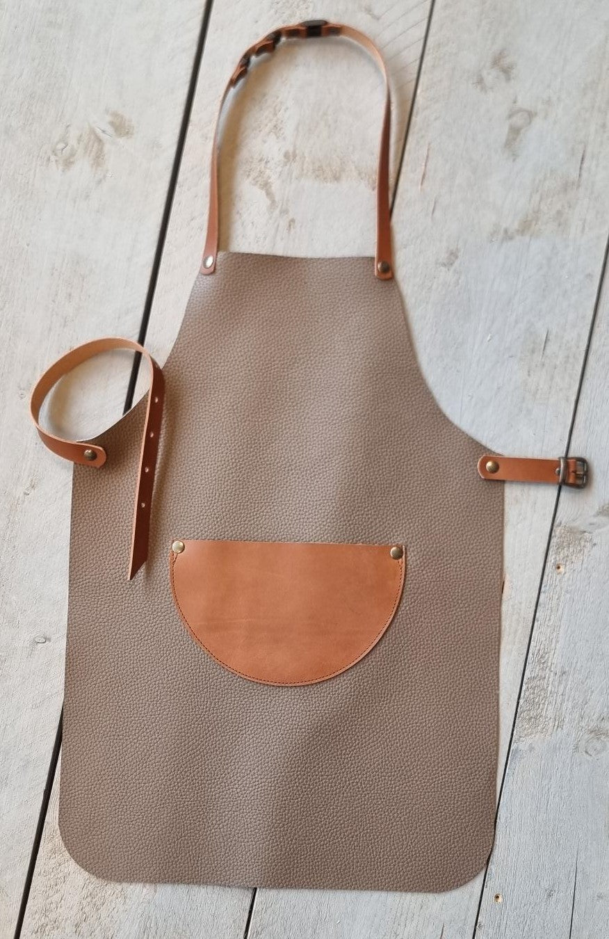 Children's apron - 2731 from 4 years with adjustable safety closure